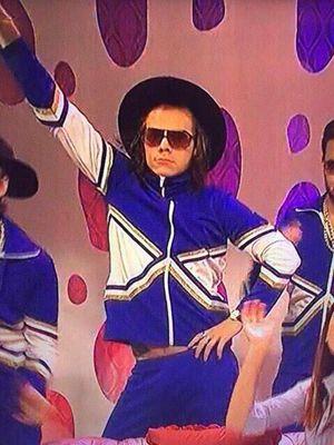 _February22_'s profile picture. A larry fan account, but I'm good with whatever as long as they're happy ❤