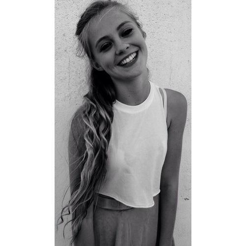 i'm the 18 year old sister of Dustyn and Aaron Carpenter. i'm a singer and dancer. #single.i love being outside.