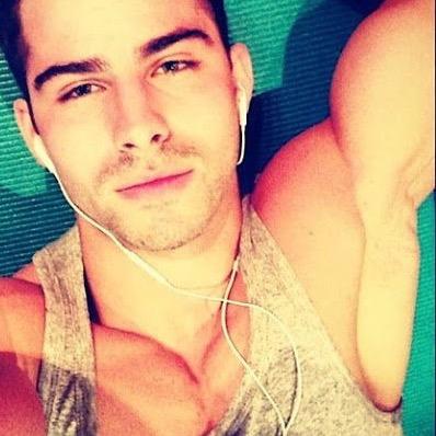 Hey im Garrett call me King. I have a deep voice and im a guy. NO VOICE CHANGER. In love with Jasmine Mathews 12/23/14 and that means im taken so fuck off.❤️
