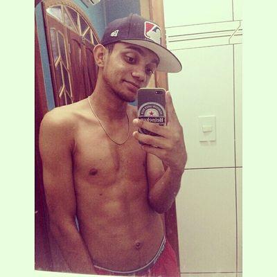 Os fortes também choram, porém sozinhos.