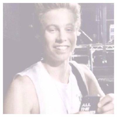 Hii! I love and congrats on your Luke/4! You deserve it :) Please RT this http://t.co/RJrCAEI1GP… THANK YOU LOVE YOU