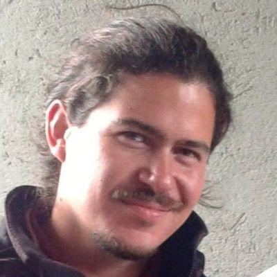 NanoEcoSocial's profile picture. Cuando el mundo esta al revés mejor pegarle de Zurda