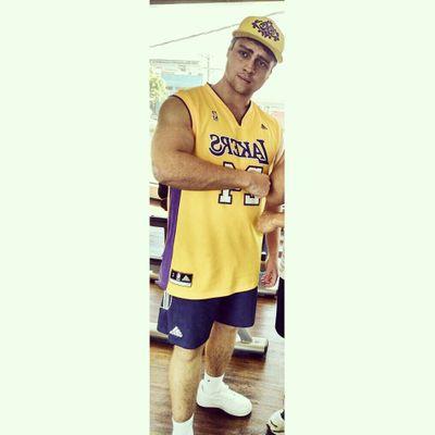 A dor é a fraqueza saindo do meu corpo.