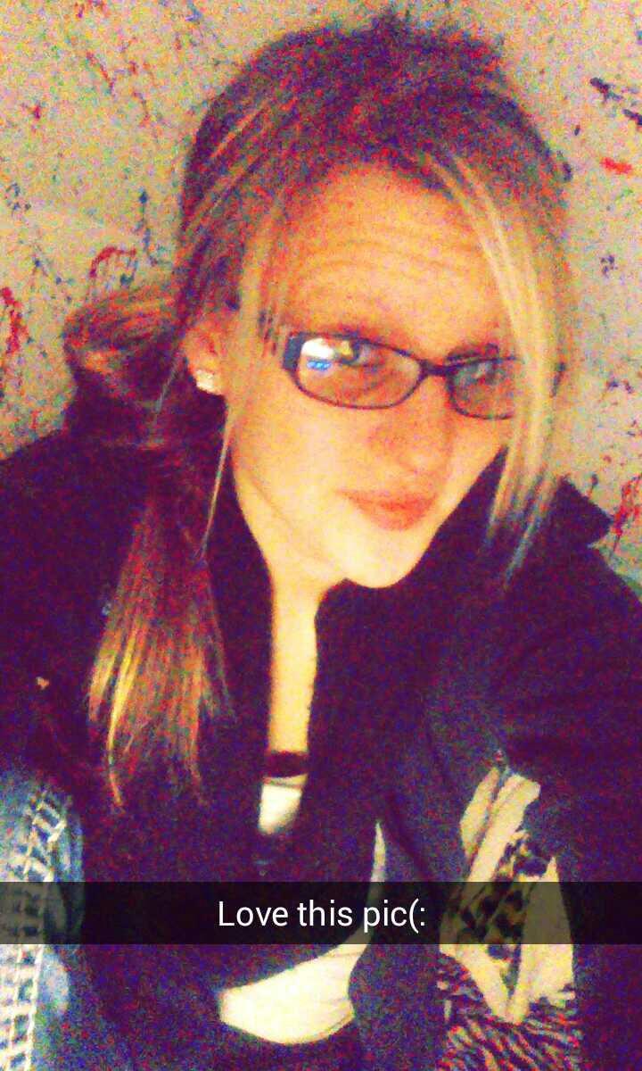 I'm Kayla I turn 19 January 20th I'm senior in high school and I like to hangout with friends and have fun and I work everyday during the week