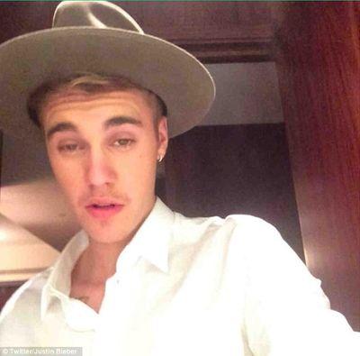 Justin bieber is my king and I'm his queen what's a queen without a kingbed I hope justin bieber follows me in the future