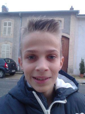 HumbertTheo's profile picture. fidèle auditeur de skyrock j'écoute a toute heure #team skyrock #team romano #followback instagram=theohumbert54 venez follow ;)