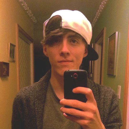 InternettFamous's profile picture. 