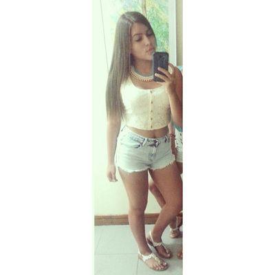 ''Smile through the pain''. Instagram; coraimaflores_r.