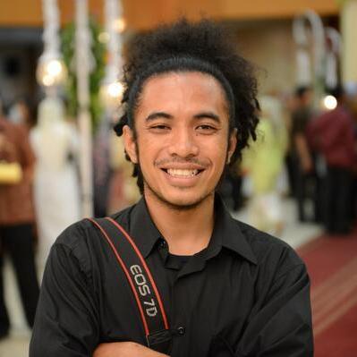 ketika hidup mengajarkan pada diri ini untuk menjalankannya' bershukur dan saling mengasihi'..saya percaya pada bait kalimat diatas