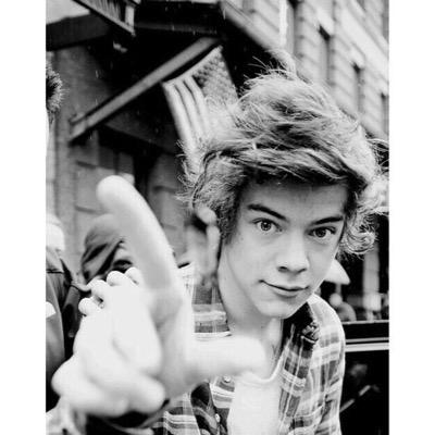 follow @xlockscreensxi she'll follow you back