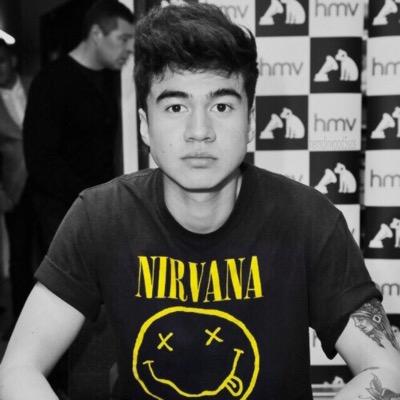 follow @toxicxcalum please !!,,