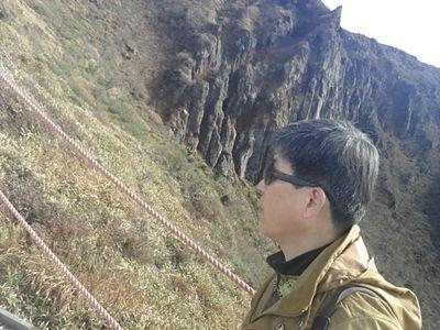 kjh85628's profile picture. 50대 중반의 직장인/남을 배려하고 더불어 사는 삶/지금 서 있는 자리에서 늘 주인 노릇을 제대로 하는 삶/나쁜 일 뒤에는 좋은 일이 생긴다는 긍정적인 가치관을 갖고자 노력하고 있습니다