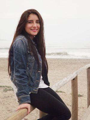 Chilena, 17 años, danza, risueña :)