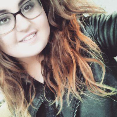 cesaleemarieee's profile picture. Just turn horizontal.