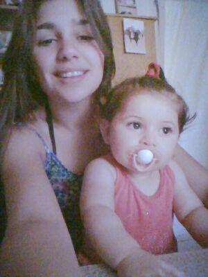 FlooreenciaDiaz's profile picture. Quisiera que me agarre la vejez al lado tuyo, caminando, diciéndome al oído: No me sueltes la mano.