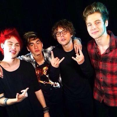 THIS IS A FREE FOLLOW PLEASE FOLLOW MY OTHER ACCOUNT @5SOSand1DMen OR YOU WILL BE UNFOLLOWED ❤️ DONT ASK FOR A FOLLOW BACK ON THE OTHER ACCOUNT PLEASE