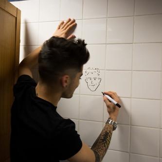 hi zayn you mean the absolute WORLD to me and i wish i could dm you how much you mean to me. Please follow @artkidzm ? x