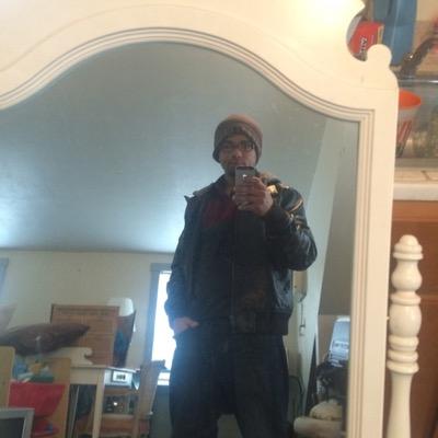 #90'sBaby #TeamMoB #FutureEngineer #Cook/Server #Being1000Advocate #TeamHalfBlackHalfWhite No more hashtags just follow me bitches