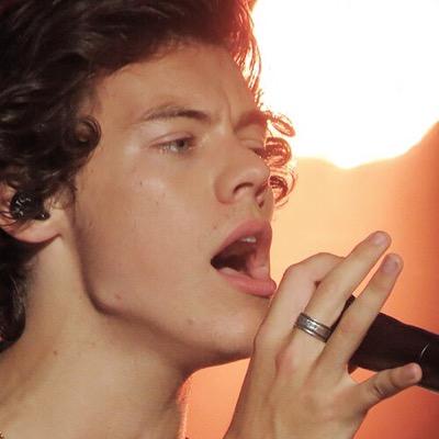 dm me a picture of one of the hottest harry girls and her user