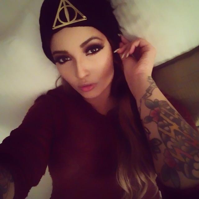 20. Tatted. German & Filipino. Cosmetology. Single (;