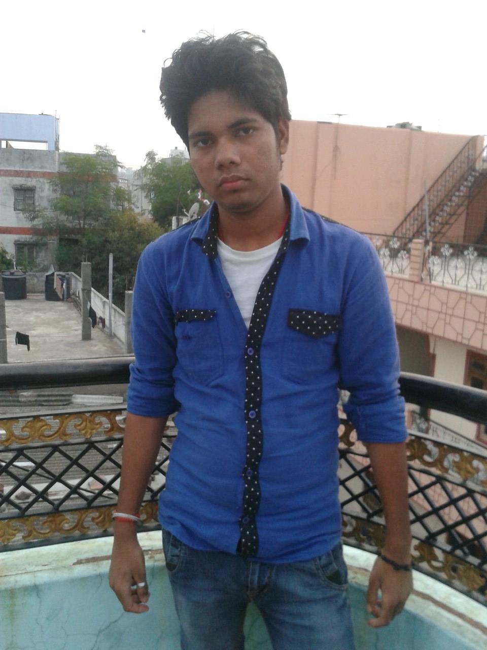 Rv9425Shah's profile picture. 