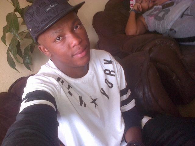 Am me ,playful,vocalist,funny,hate pretenders,soccer player,into girls not guys lol.Yea am me #teamdeejay