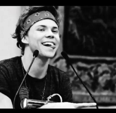 Yeetnull's profile picture. I write sins, not bios.