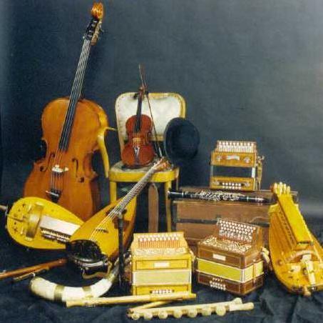 TreMartelli's profile picture. Il gruppo TRE MARTELLI dal 1977 è impegnato nella riproposta della musica trad piemontese