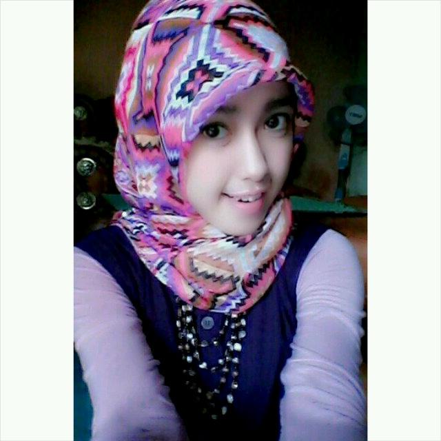 Jngn bersedih..sesungguhnya Allah bersama kita..Jadikanlah sabar dan shalat sebagai penolongmu.. :)