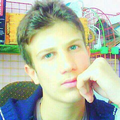 rabiee93's profile picture. kurdish man