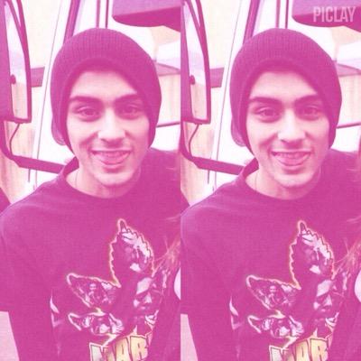Follow @sugxrmalik and @ryliepereezz if you did ily :)