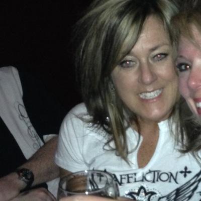 Married to Ed, king of kool. Mother to two great kids. Love my new life and love love Vegas!