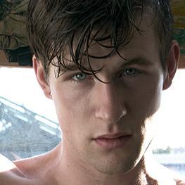 Model and skater with a sense of style and ease. I like to travel, meet new people, and make a difference.