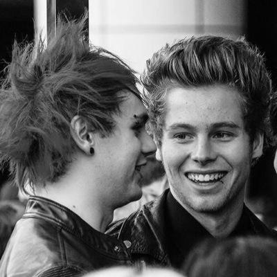 follow @5sosfamsmile i love you all x