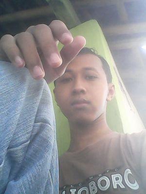bagas prakoso . klaten , 19 nov 1998 .