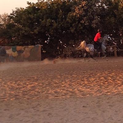 karmzz200018's profile picture. 