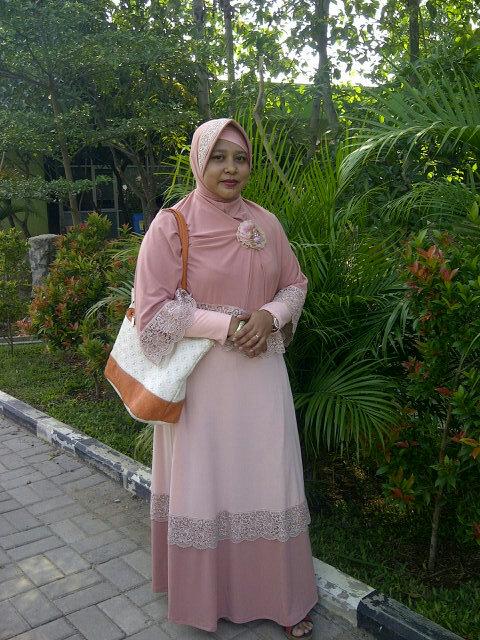 Cintailah orang tuamu,, karna cinta tulusnya beliau takkan bisa tergantikan oleh orang lain,,:)