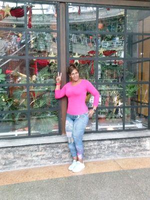 el problema del amor es que exige a los humanos que sean como no son : Fieles ,contacte  y claros.