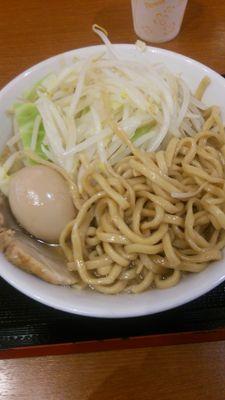 ボクシングを見て30数年                                               ラーメンとボクシングを愛しています                                                          中でも二郎が好き♡