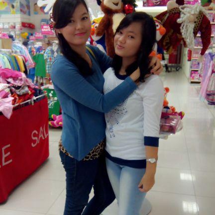 cinta orang tua,adeg,kakak,saudara,teman dan smua org
   saya b'harap mereka juga mncintai saya... :) ^_^ W .N .M