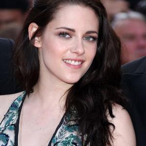 ErumSiddiqui2's profile picture. Never Love Anybody Who Treats You Like You're Ordinary .................. !!