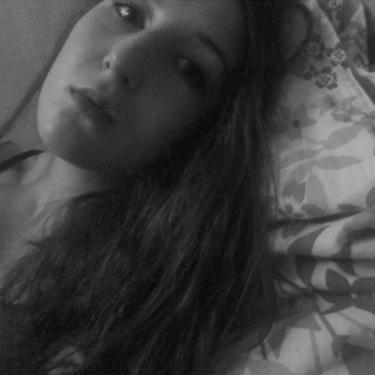 Elle peut mourir moi je m'en fous
puisqu'elle me fait vivre sans toi,
puisque tous les levers du jours
sans toi ne se relèvent pas. ᶫᵒᵛᵉᵧₒᵤ