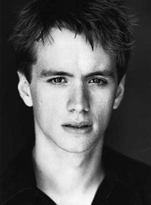 [V] by @Rowlings Area | Gryffindor | Quidditch's Captain - Keeper | 150g | Fc : Sean Biggerstaff