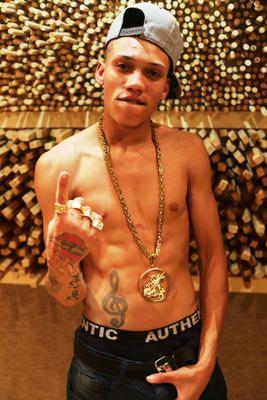 Mestre de Cerimônias, sou eu mesmo Luís Ferrando o Mc L10 
Brasileiro, Simples, Humilde, Guerreiro e Merecedor 
Canto FUNK 
Só me Critique se for Exemplo