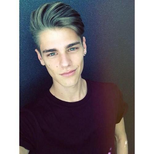 you'll come back each time you live, darling i'm nightmare dressed like a daydream. \\ gay, single