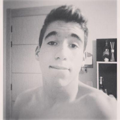 - engraçado, sincero, teimoso, marrendo, orgulhoso, folgado, etc (...)