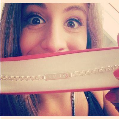Info, fotos y las últimas noticias sobre la cantante y actriz @Laura_Esquivel Primer Fans Club OFICIALIZADO♥