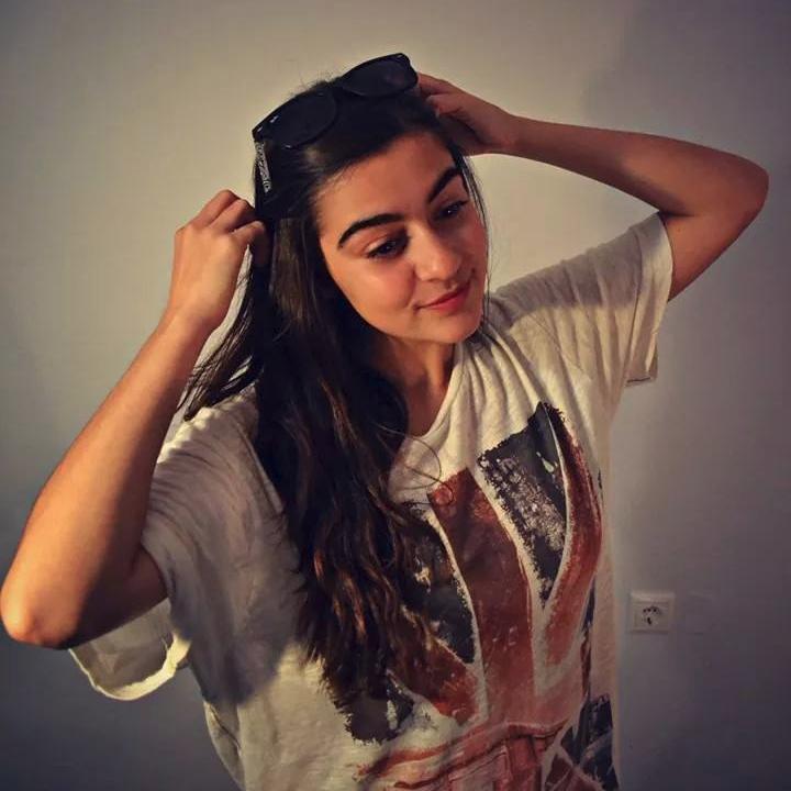 hey I'm El:) I think that I'm going to start making videos on youtube so check outXx :)