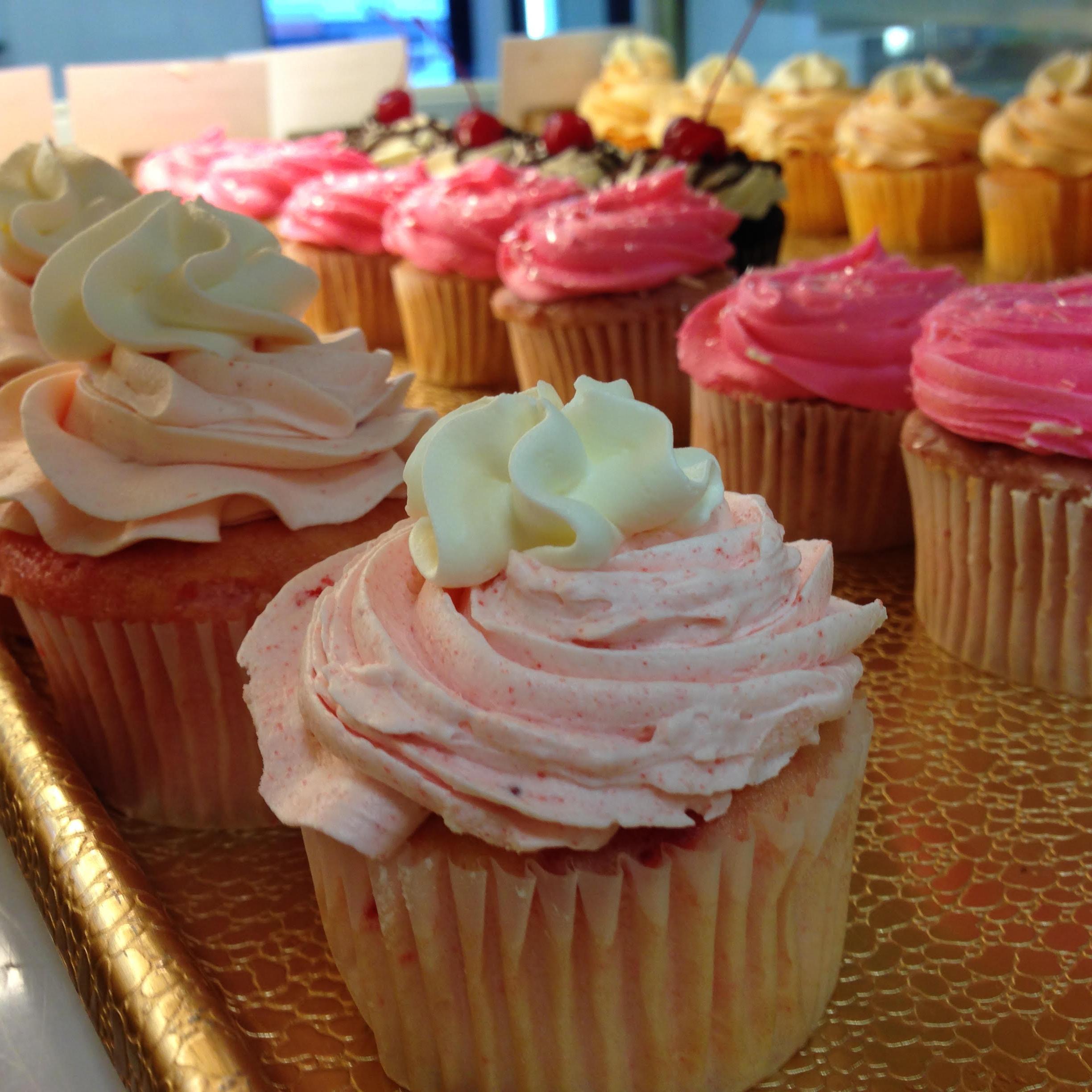 Cakes-A-Bloomin' Est 1974, we are one of oldest and best bakeries in the greater Lansing area. http://t.co/InR0QZKD5B