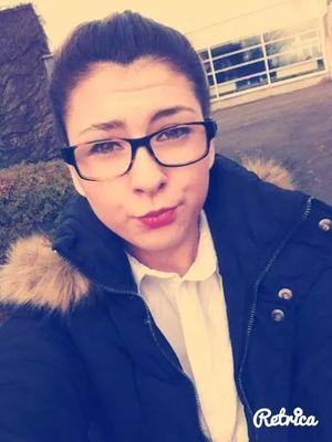 En couple.  Aime la mode, la coiffure, le maquillage, la photographie ✌